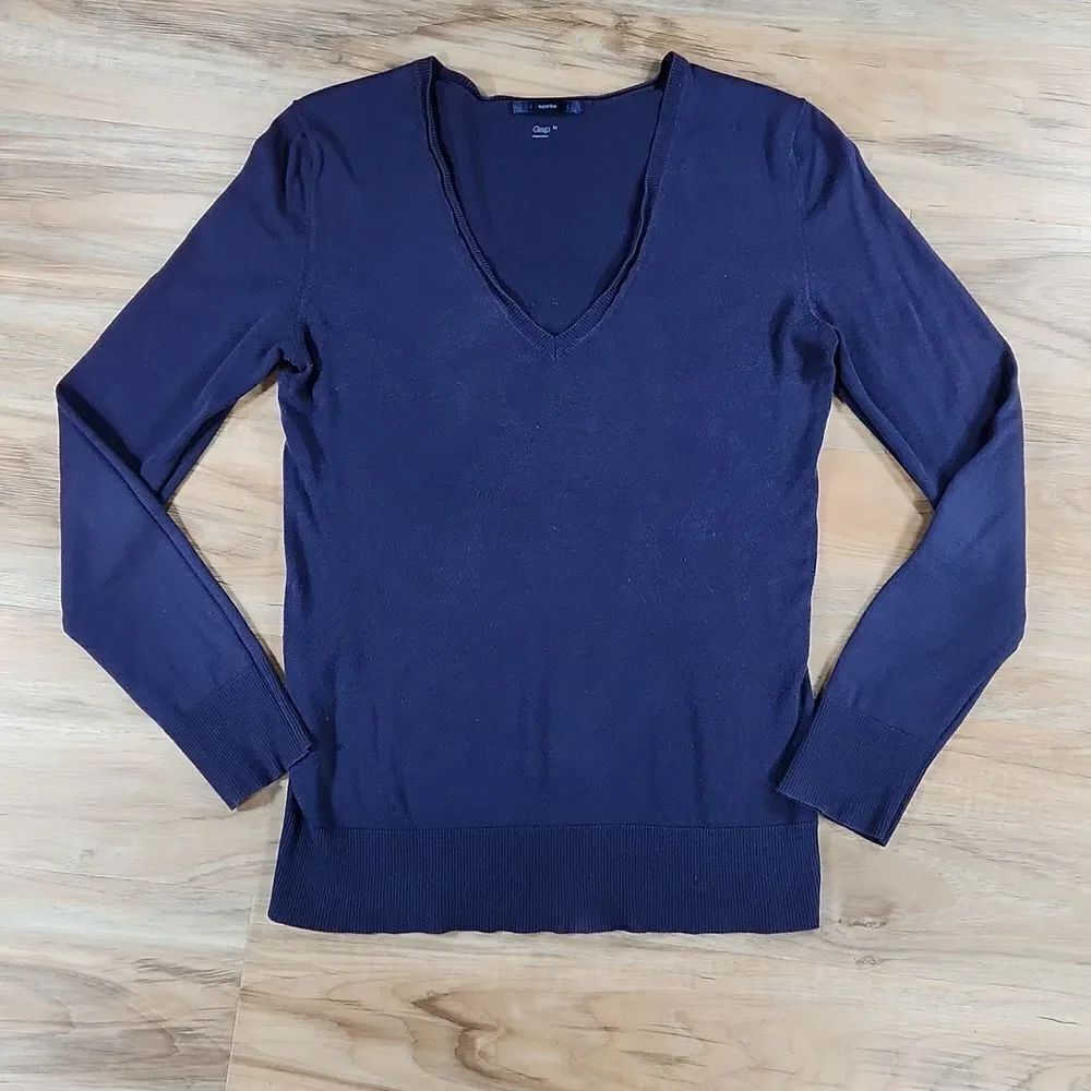 πGapβBlue Superfine Lightweight Vneck SweaterβMedium